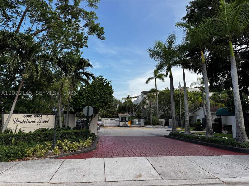1 bedroom Condominium at 6900 N Kendall Dr A403, Dadeland Grove Condo, Pinecrest — photo 2