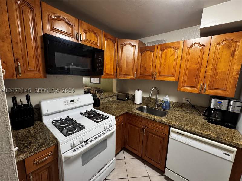 1 bedroom Condominium at 6900 N Kendall Dr A403, Dadeland Grove Condo, Pinecrest — photo 3