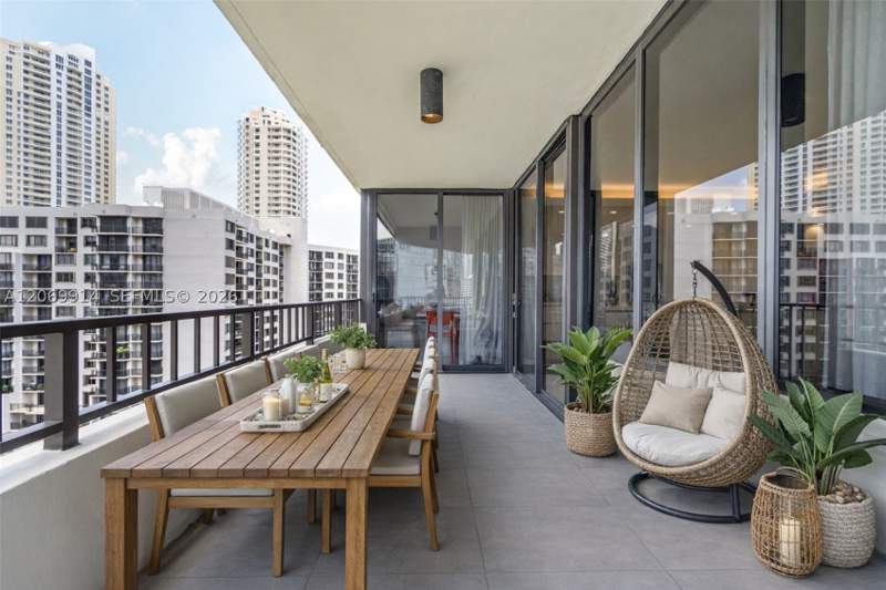 3 bedroom Condominium at 520 Brickell Key Dr A1421, BRICKELL KEY ONE CONDO, Miami — photo 3