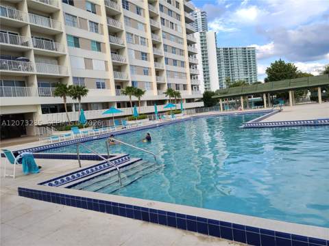 300 Bayview Dr 603, Sunny Isles Beach FL - photo 24 of 39