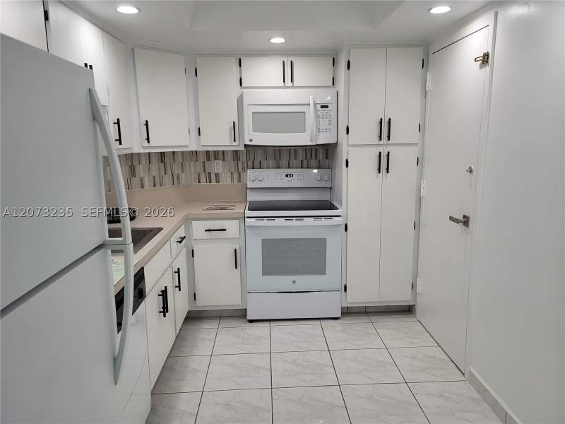 1 bedroom Condominium at 300 Bayview Dr 603, Arlen House Condo, Sunny Isles Beach — photo 5