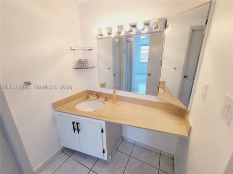 300 Bayview Dr 603, Sunny Isles Beach FL - photo 9 of 39
