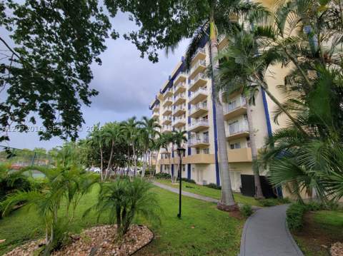 4550 NW 9th St 512E, Miami FL - photo 10 of 12
