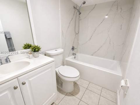 4550 NW 9th St 512E, Miami FL - photo 6 of 12