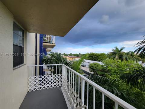 4550 NW 9th St 512E, Miami FL - photo 7 of 12