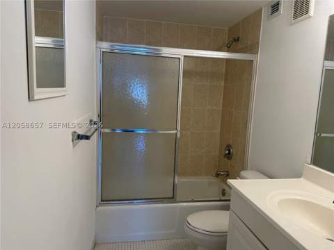 400 Kings Point Dr 311, Sunny Isles Beach FL - photo 10 of 13