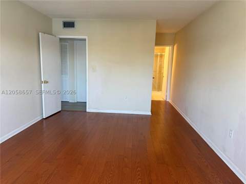 400 Kings Point Dr 311, Sunny Isles Beach FL - photo 6 of 13