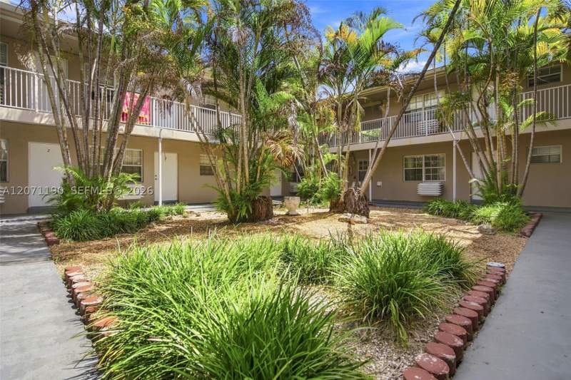1 bedroom Condominium at 6511 Santona St C6, Santona Condo, Coral Gables — photo 2
