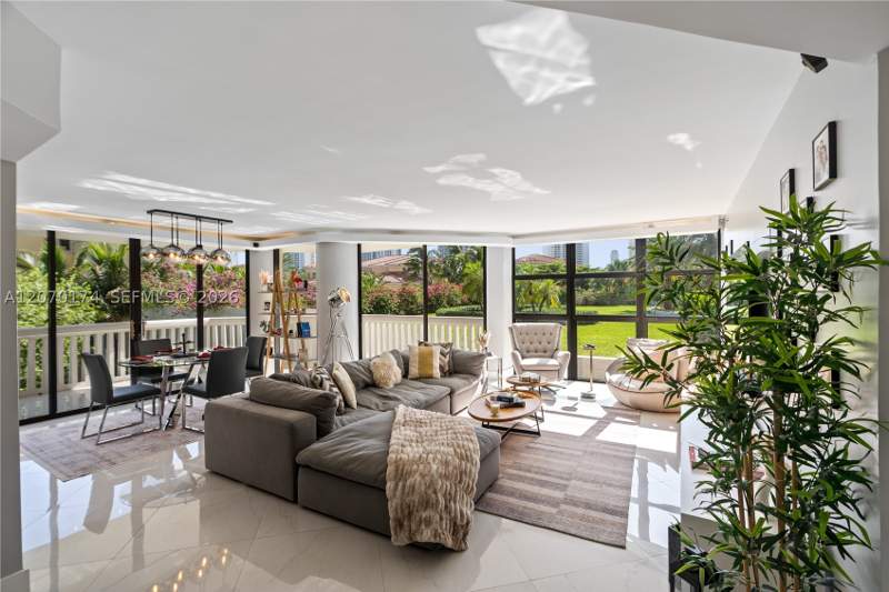 3 bedroom Condominium at 1000 W Island Blvd 202, 1000 ISL BLVD WILLIAMS IS, Aventura — photo 1