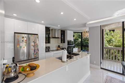 1000 W Island Blvd 202, Aventura FL - photo 12 of 98