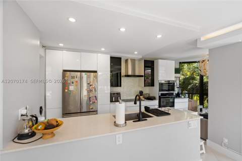 1000 W Island Blvd 202, Aventura FL - photo 14 of 98