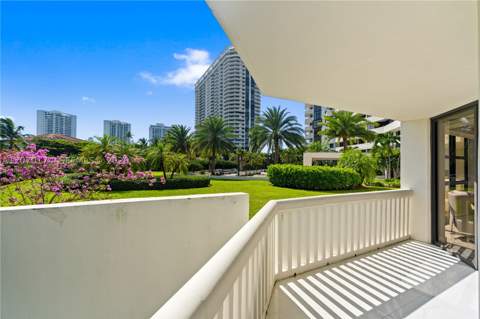 1000 W Island Blvd 202, Aventura FL - photo 19 of 98