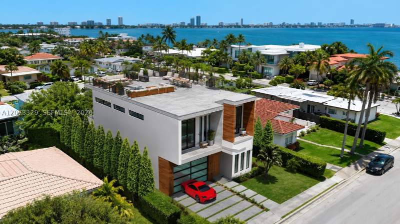 4 bedroom SingleFamilyResidence at 7509 Buccaneer Ave, Treasure Island, North Bay Village — photo 3