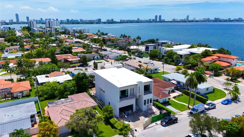 4 bedroom SingleFamilyResidence at 7509 Buccaneer Ave, Treasure Island, North Bay Village — photo 5