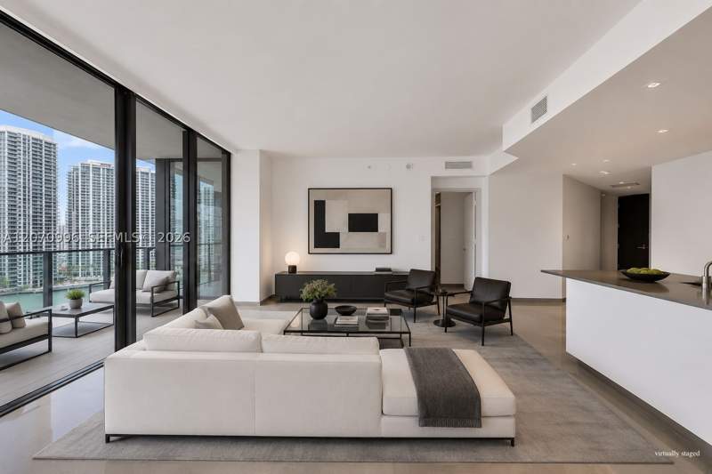 2 bedroom Condominium at 68 SE 6th St 1702, Reach Condo, Miami — photo 2