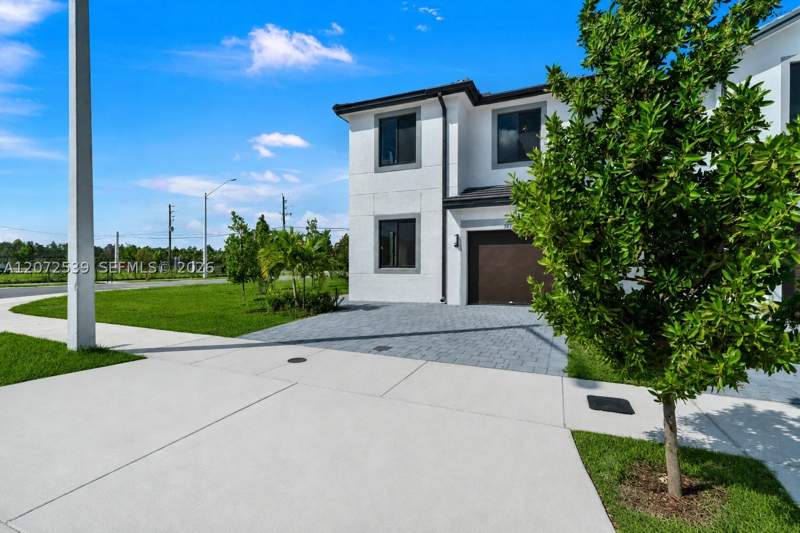 4 bedroom Townhouse at 34520 SW 191st Ct, Century Park Square, Homestead — photo 3