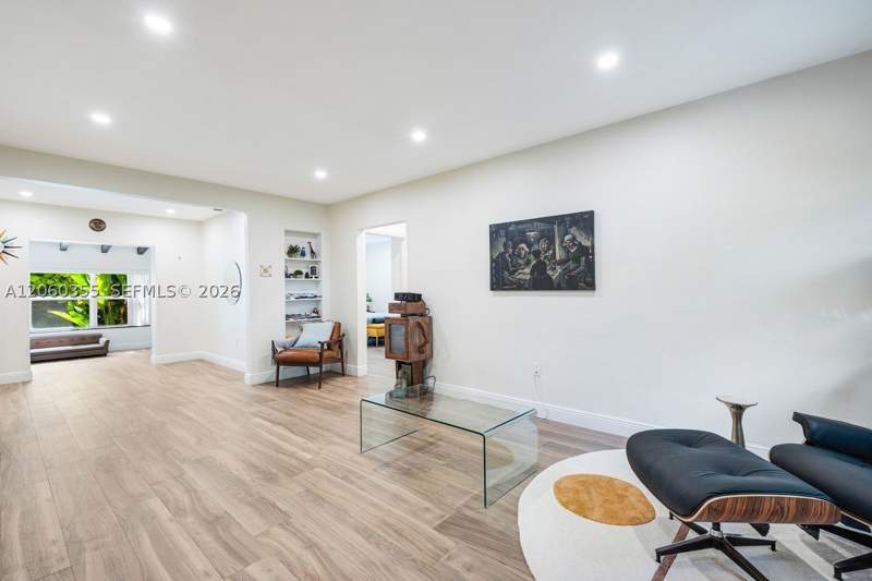 3 bedroom SingleFamilyResidence at 815 Monterey St, Welbon, Coral Gables — photo 4