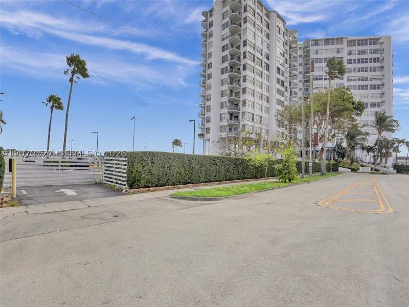 1 bedroom Condominium at 11930 N Bayshore Dr 1407, Majorca Towers Condo, North Miami — photo 4