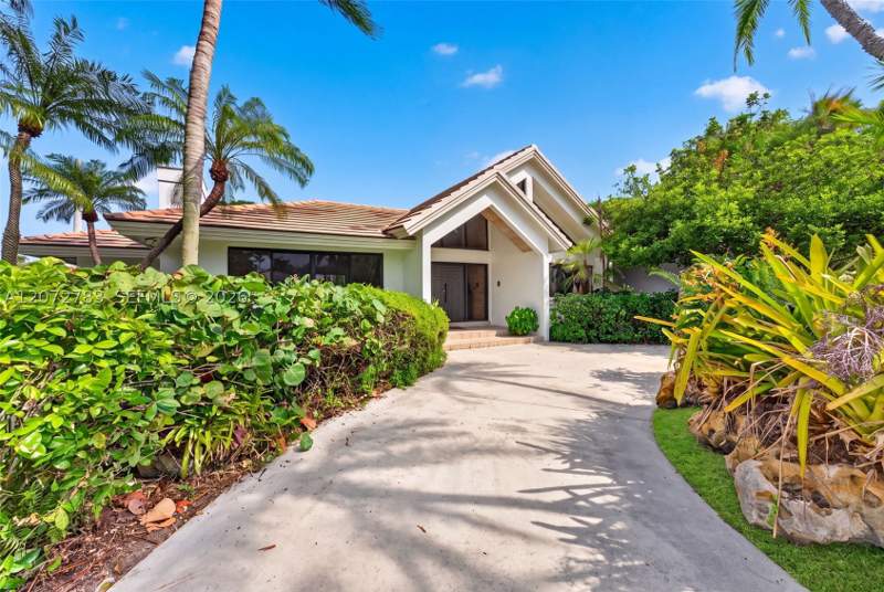 5 bedroom SingleFamilyResidence at 14321 SW 99th Ct, Jacare Sub, Miami — photo 2