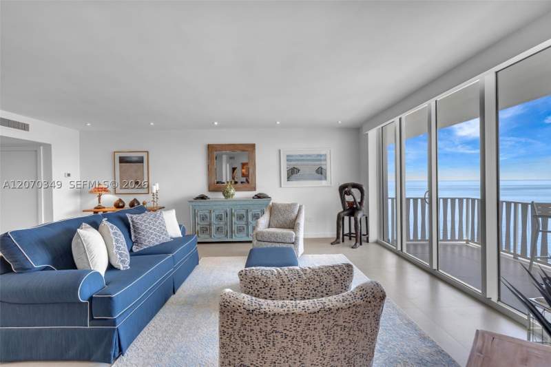 1 bedroom StockCooperative at 200 Ocean Lane Dr Pb4, Island House Apt Inc - Co, Key Biscayne — photo 2