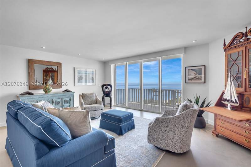 1 bedroom StockCooperative at 200 Ocean Lane Dr Pb4, Island House Apt Inc - Co, Key Biscayne — photo 3