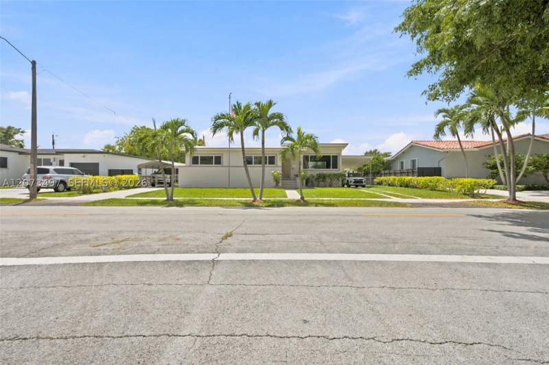 3 bedroom SingleFamilyResidence at 3240 SW 84th Ave, Coral Way Village Sec A P, Miami — photo 2