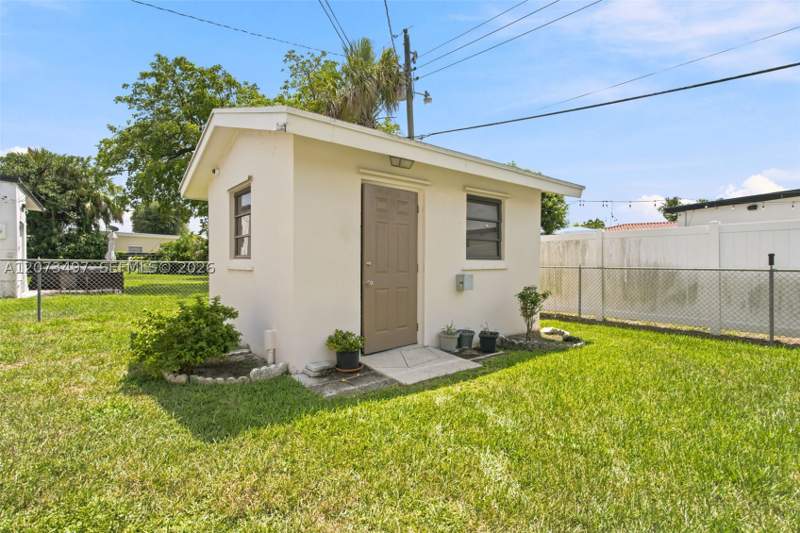 3 bedroom SingleFamilyResidence at 3240 SW 84th Ave, Coral Way Village Sec A P, Miami — photo 4