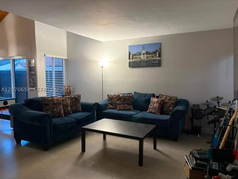 4 bedroom SingleFamilyResidence at 10051 SW 147th Pl, Live Oak Of The Hammocks, Miami — photo 4