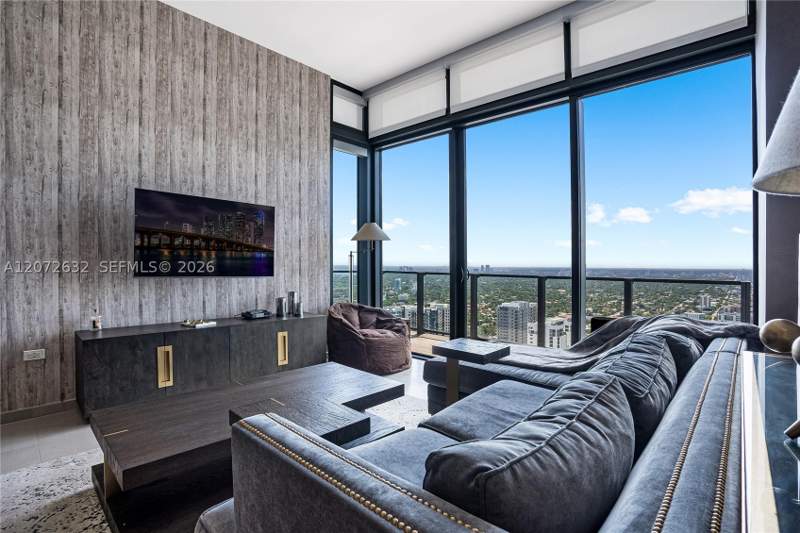 1 bedroom Condominium at 88 SW 7th St 4006, Rise Condo, Miami — photo 2