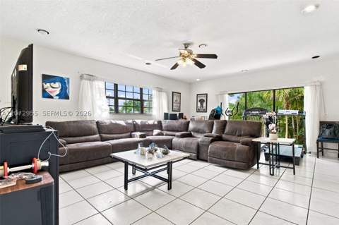 20001 Ranch Rd, Cutler Bay FL - photo 6 of 36