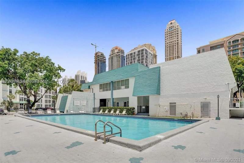 1 bedroom Condominium at 17560 Atlantic Blvd 405, Avila Condo, Sunny Isles Beach — photo 4