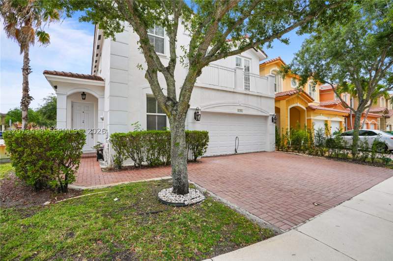 5 bedroom Townhouse at 8741 NW 110th Ave, Islands At Doral Townhome, Doral — photo 3