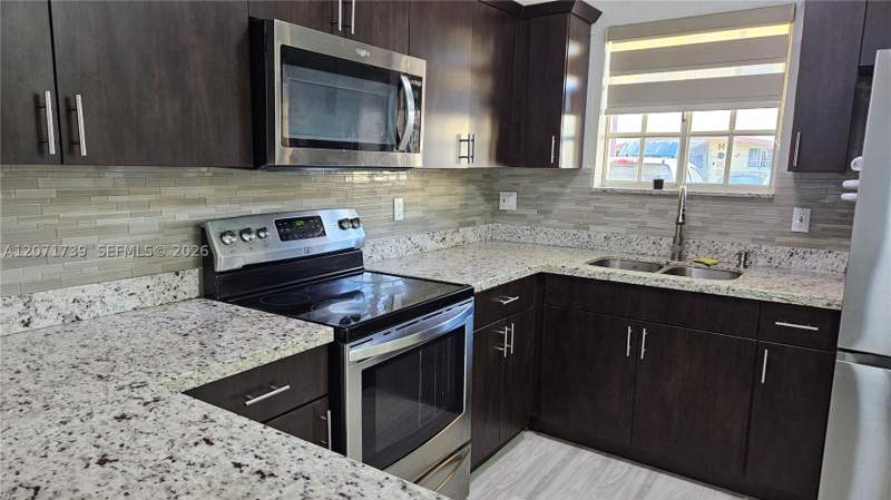 3 bedroom Condominium at 6758 NW 182nd St 101, Marquis Villa-Ii Condo, Hialeah — photo 5