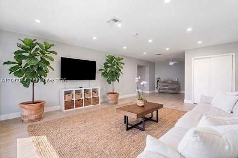 10650 NE 11th Ct, Miami Shores FL - photo 7 of 29