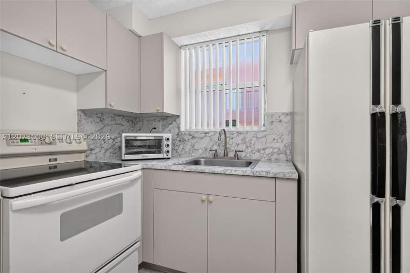 2 bedroom Condominium at 199 SW 12th Ave 415B, Presidential Corners Cond, Miami — photo 4