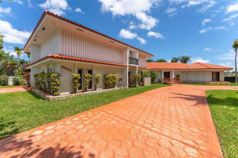 5 bedroom SingleFamilyResidence at 8390 SW 2nd St, Flagler Waterway Estates, Miami — photo 3