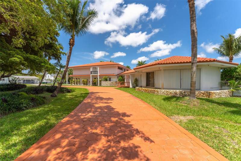 5 bedroom SingleFamilyResidence at 8390 SW 2nd St, Flagler Waterway Estates, Miami — photo 5