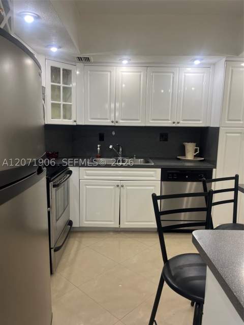 300 Bayview Dr 1707, Sunny Isles Beach FL - photo 12 of 33
