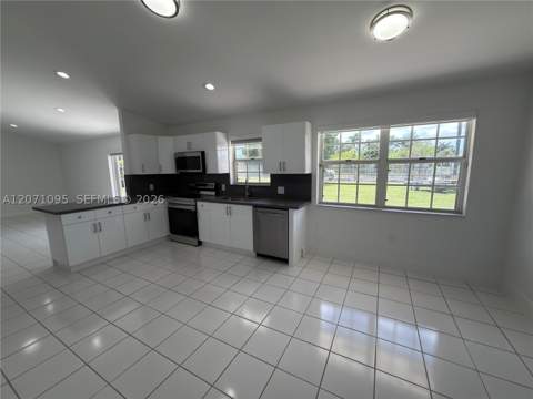 18870 SW 294th Ter, Homestead FL - photo 10 of 36