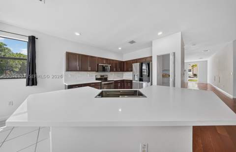 9371 W 35th Ave, Hialeah FL - photo 7 of 39