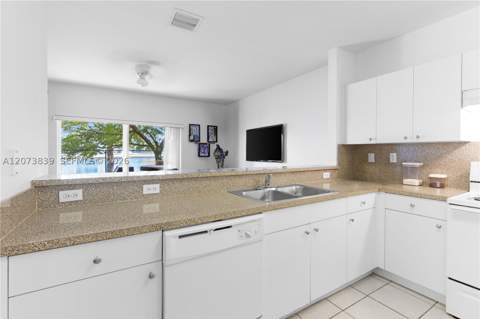 8549 SW 214th Ln, Cutler Bay FL - photo 12 of 30