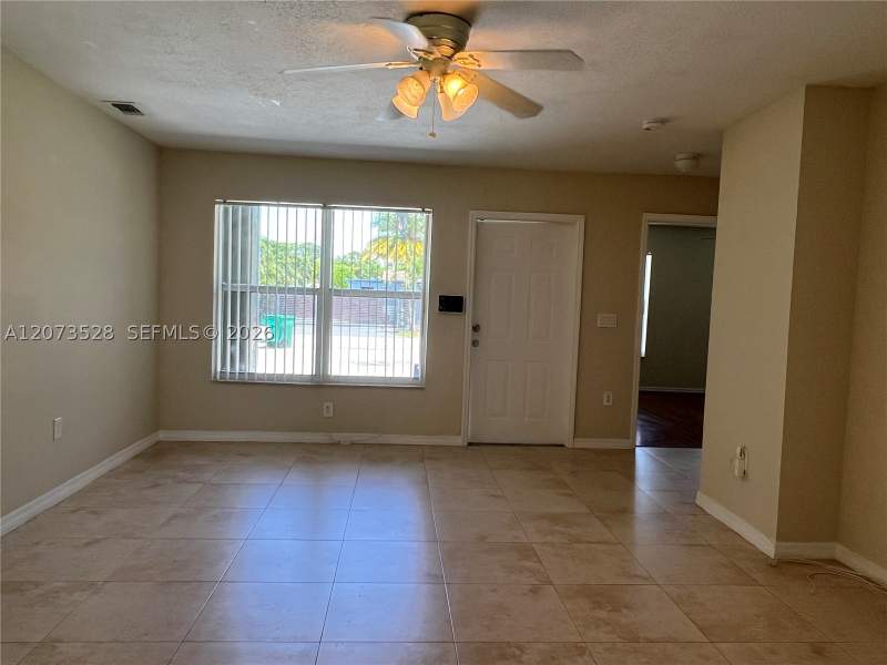3 bedroom SingleFamilyResidence at 3520 NW 213th Ter, Liberty Gardens, Miami Gardens — photo 5
