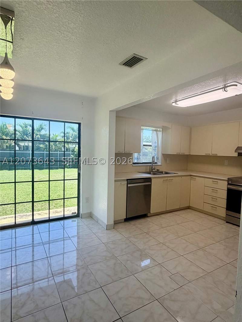 3 bedroom SingleFamilyResidence at 11030 SW 153rd St, Fairway Estates Sec 7, Miami — photo 2