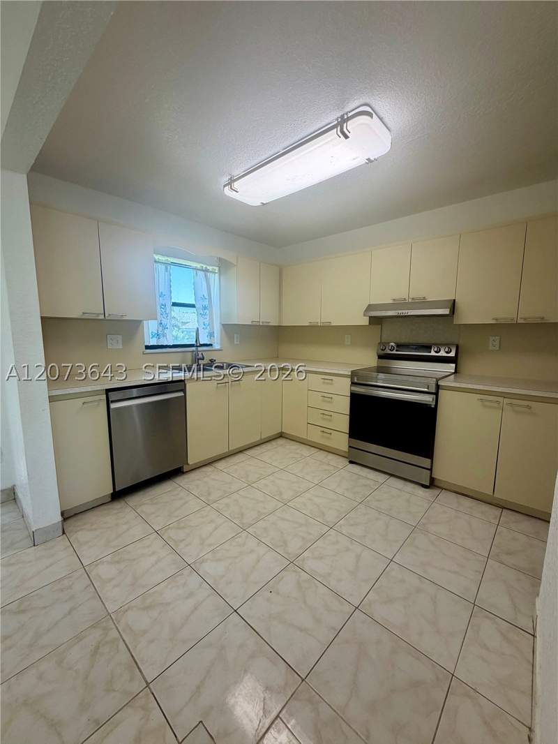 3 bedroom SingleFamilyResidence at 11030 SW 153rd St, Fairway Estates Sec 7, Miami — photo 4