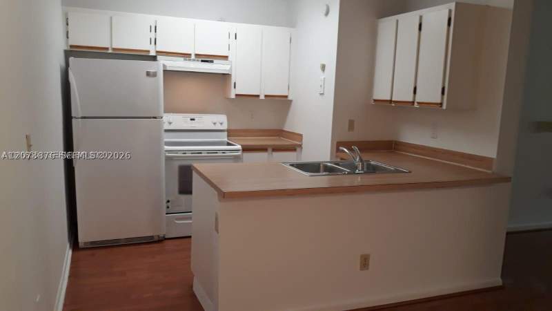 1 bedroom Condominium at 18328 NW 68th Ave O, La Hacienda Country Club, Hialeah — photo 4