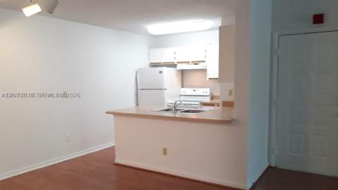 18328 NW 68th Ave O, Hialeah FL - photo 6 of 27