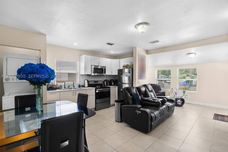 3 bedroom SingleFamilyResidence at 3073 NW 59th St, Hialeah Heights, Miami — photo 4
