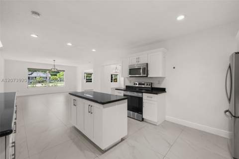 8261 SW 142nd St, Palmetto Bay FL - photo 15 of 39