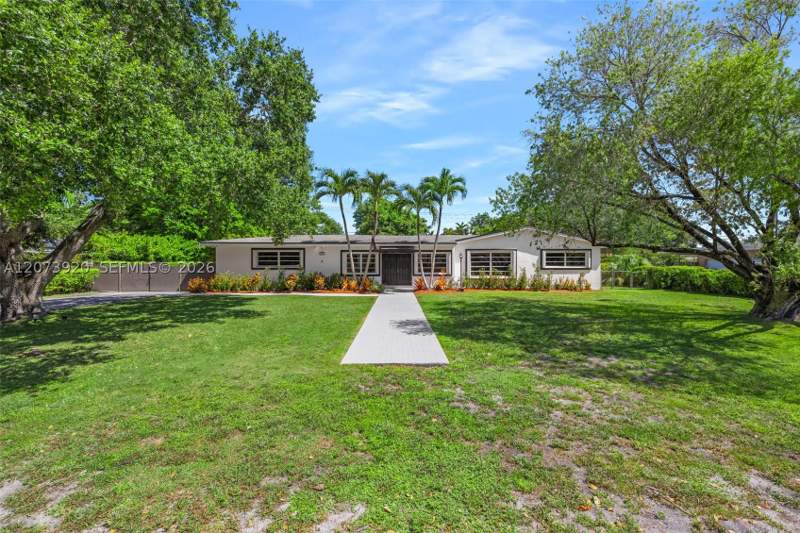3 bedroom SingleFamilyResidence at 8261 SW 142nd St, Sun Coral Ests 1st Addn, Palmetto Bay — photo 4