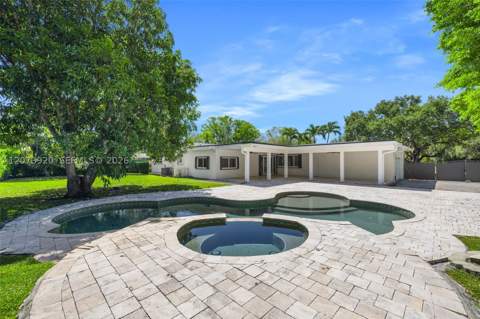 8261 SW 142nd St, Palmetto Bay FL - photo 7 of 39